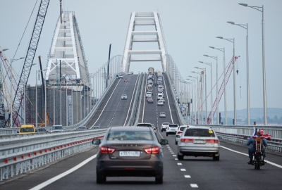 По Крымскому мосту за месяц проехали более 500 тыс. машин