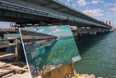 В Симферополе открылась выставка картин о стройке Крымского моста