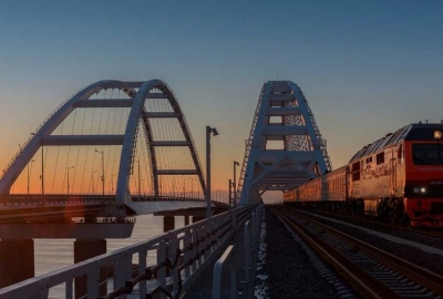 Запуск девяти пар поездов через Крымский мост отменили до лучших времен