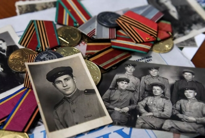 Портреты ветеранов размещают на крымских улицах к 75-летию Победы