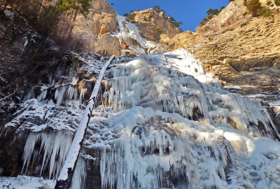 Рядом с Ялтой замёрз самый высокий водопад Крыма