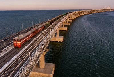 Миллионный пассажир проехал на поезде по Крымскому мосту
