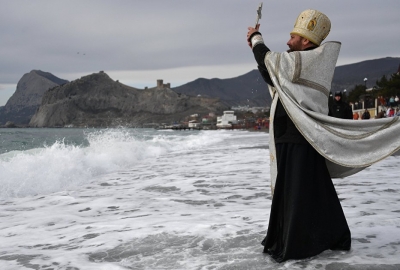 Только в море и на дистанции: Крещенские купания в Крыму оказались под угрозой запрета
